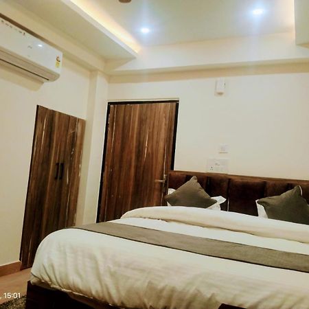 Hotel Abhinandan Ayodhya 外观 照片